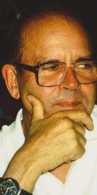 Johannes de Villiers Graaff, South African economist., dies at age 86